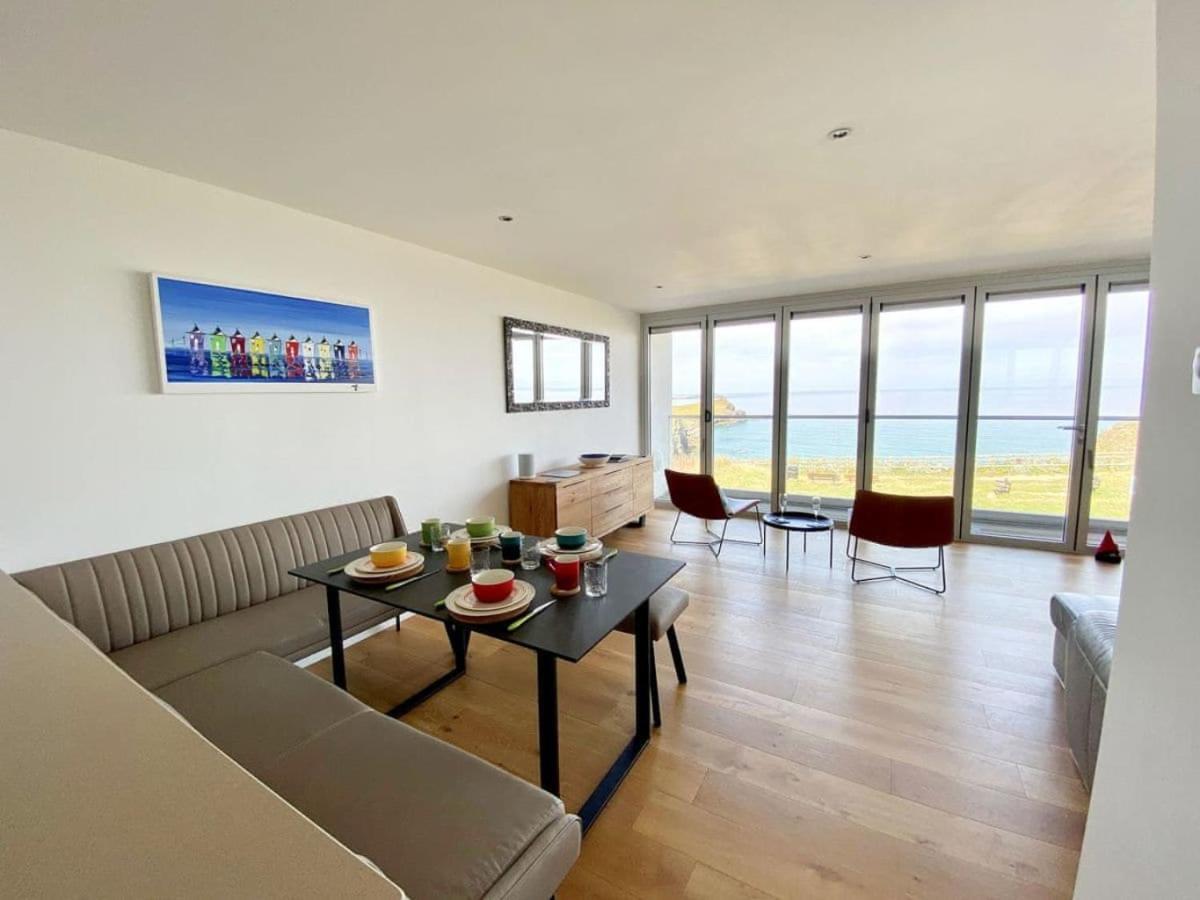 Sunset Waves Sea View Apartment Featuring Panoramic Views & Parking Newquay  Bagian luar foto