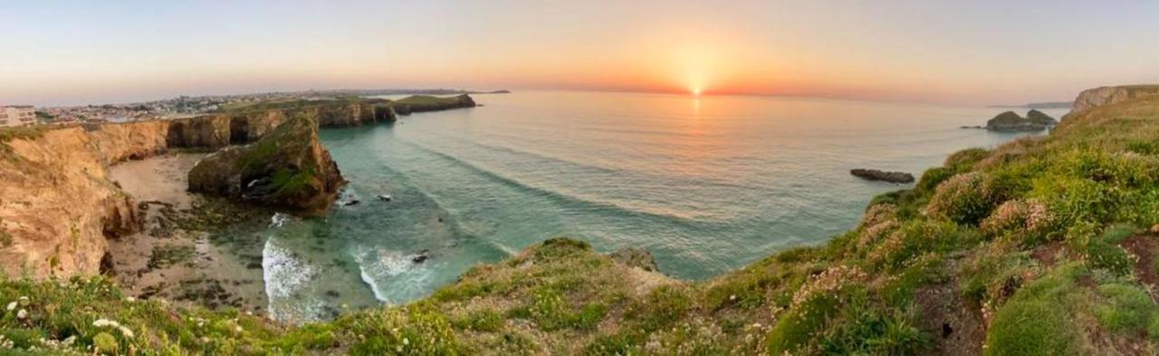 Sunset Waves Sea View Apartment Featuring Panoramic Views & Parking Newquay  Bagian luar foto