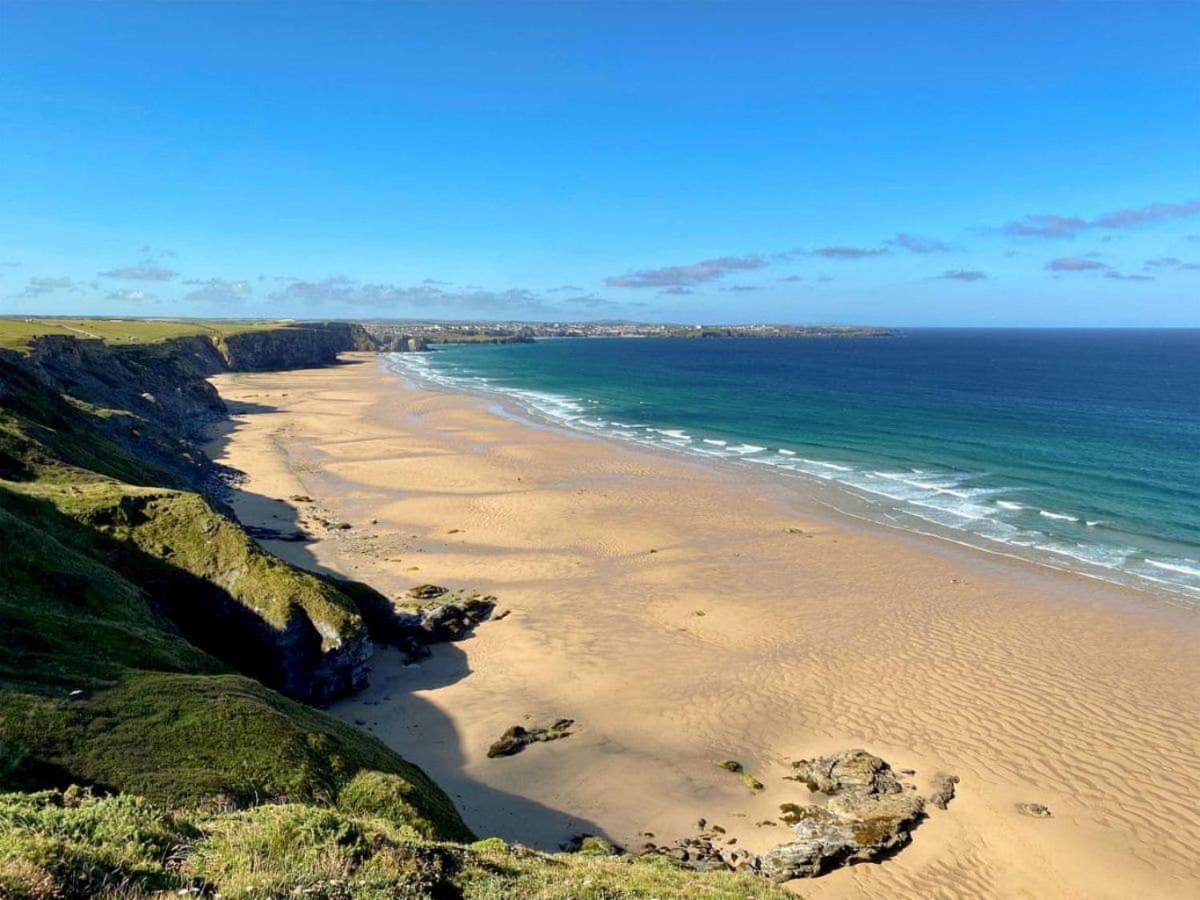 Sunset Waves Sea View Apartment Featuring Panoramic Views & Parking Newquay  Bagian luar foto
