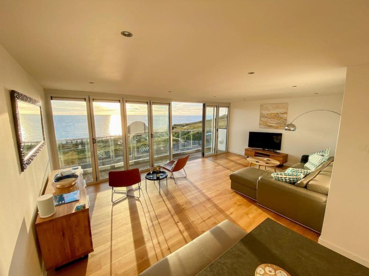 Sunset Waves Sea View Apartment Featuring Panoramic Views & Parking Newquay  Bagian luar foto
