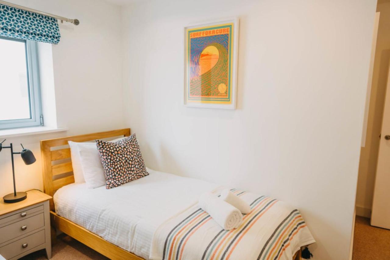 Sunset Waves Sea View Apartment Featuring Panoramic Views & Parking Newquay  Bagian luar foto