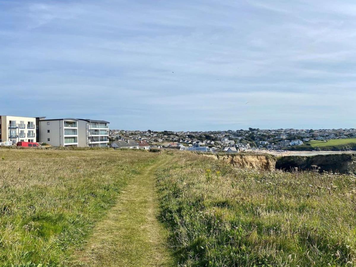 Sunset Waves Sea View Apartment Featuring Panoramic Views & Parking Newquay  Bagian luar foto