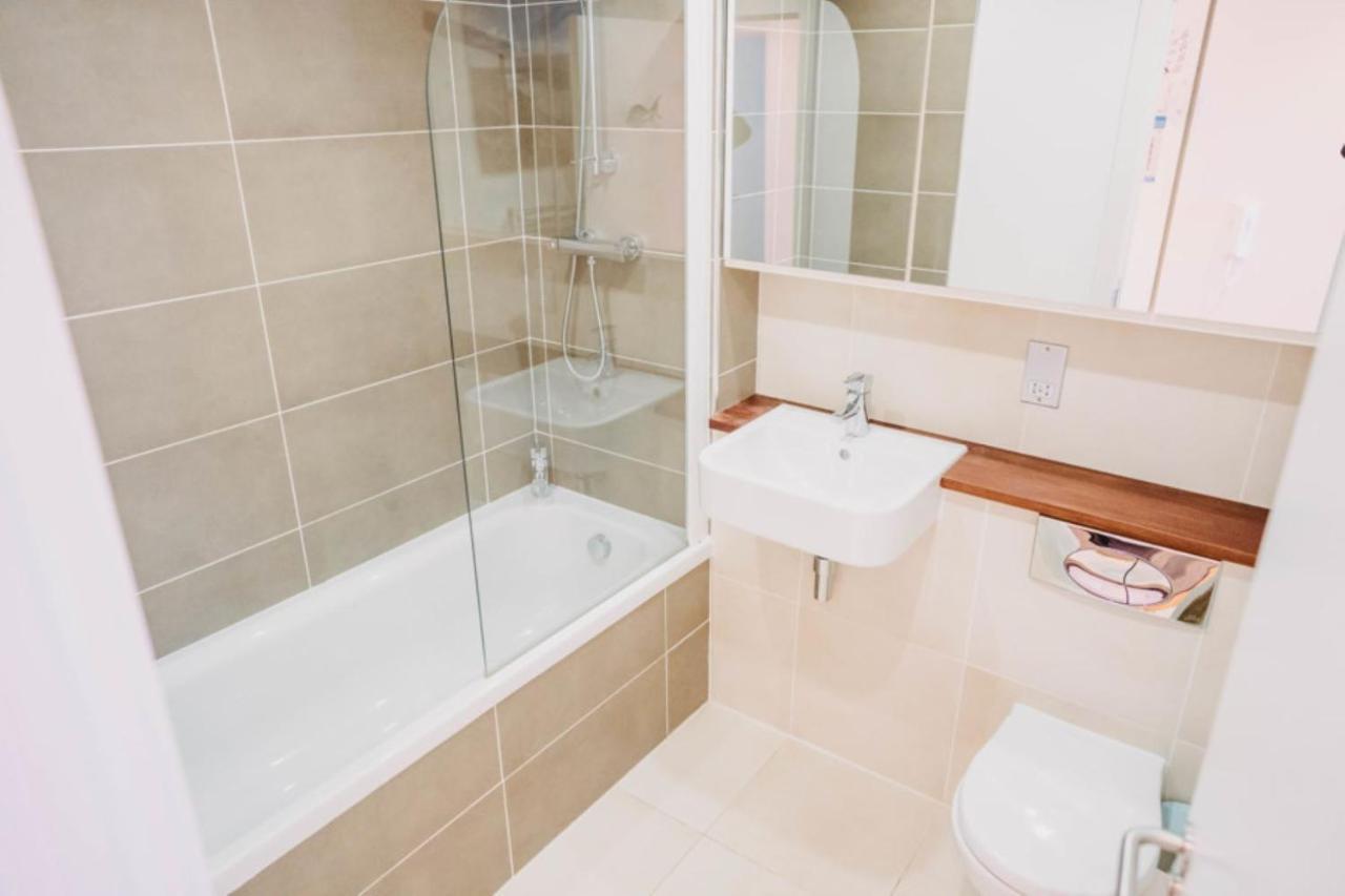 Sunset Waves Sea View Apartment Featuring Panoramic Views & Parking Newquay  Bagian luar foto