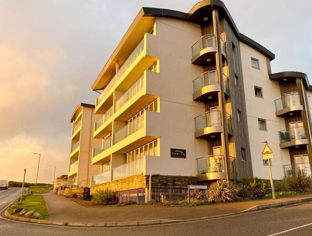 Sunset Waves Sea View Apartment Featuring Panoramic Views & Parking Newquay  Bagian luar foto