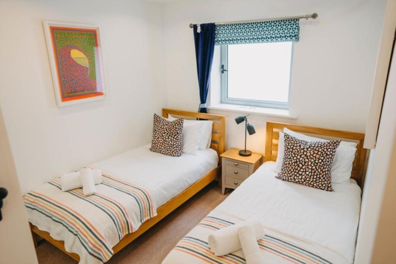 Sunset Waves Sea View Apartment Featuring Panoramic Views & Parking Newquay  Bagian luar foto