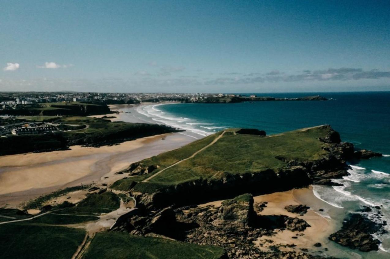 Sunset Waves Sea View Apartment Featuring Panoramic Views & Parking Newquay  Bagian luar foto