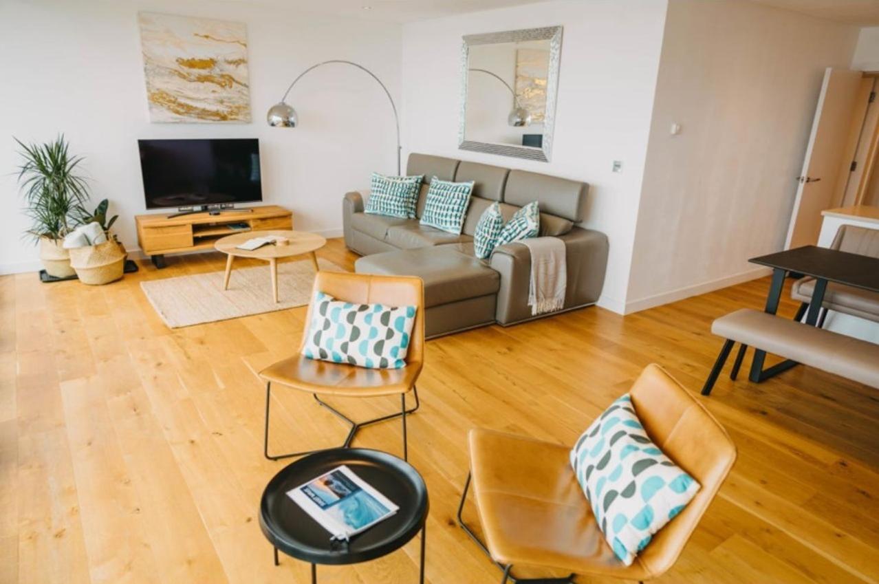 Sunset Waves Sea View Apartment Featuring Panoramic Views & Parking Newquay  Bagian luar foto